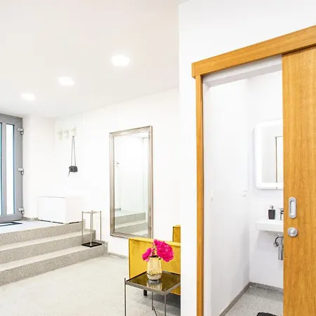 The Royal Goat Near Castle And Presidential Palace Apartman